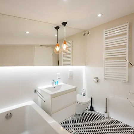Metro Raclawicka Deluxe Apartment